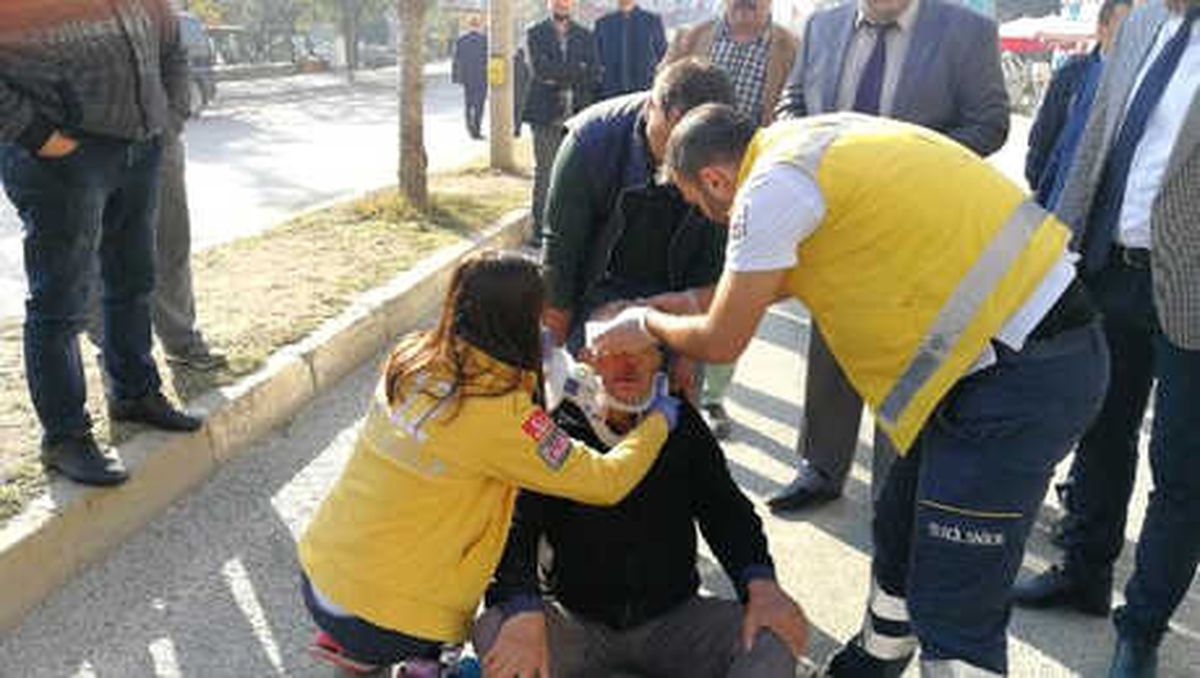 Emniyet Şeridine Takılan Bisikletli Yaralandı