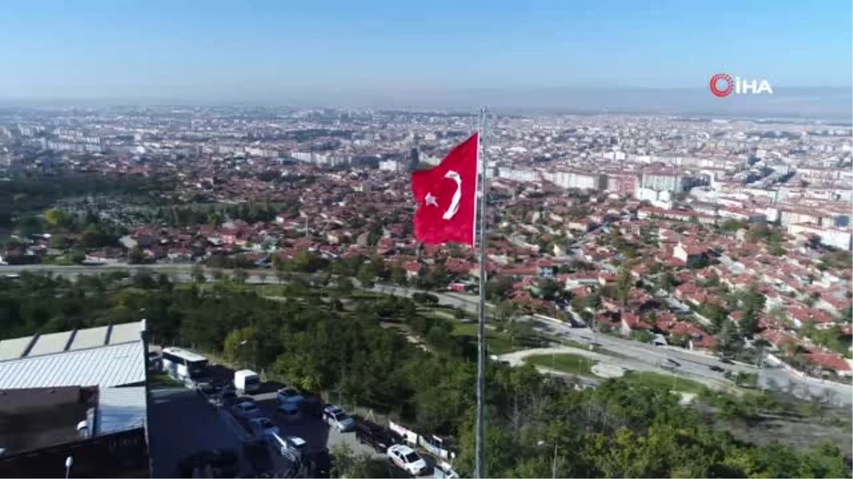 Eskişehir\'in En Yükseğine Dev \'Türk Bayrağı\'... Bayrak Havadan Görüntülendi