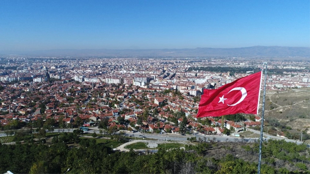 Eskişehir\'in En Yüksek Tepesine Dev Türk Bayrağı