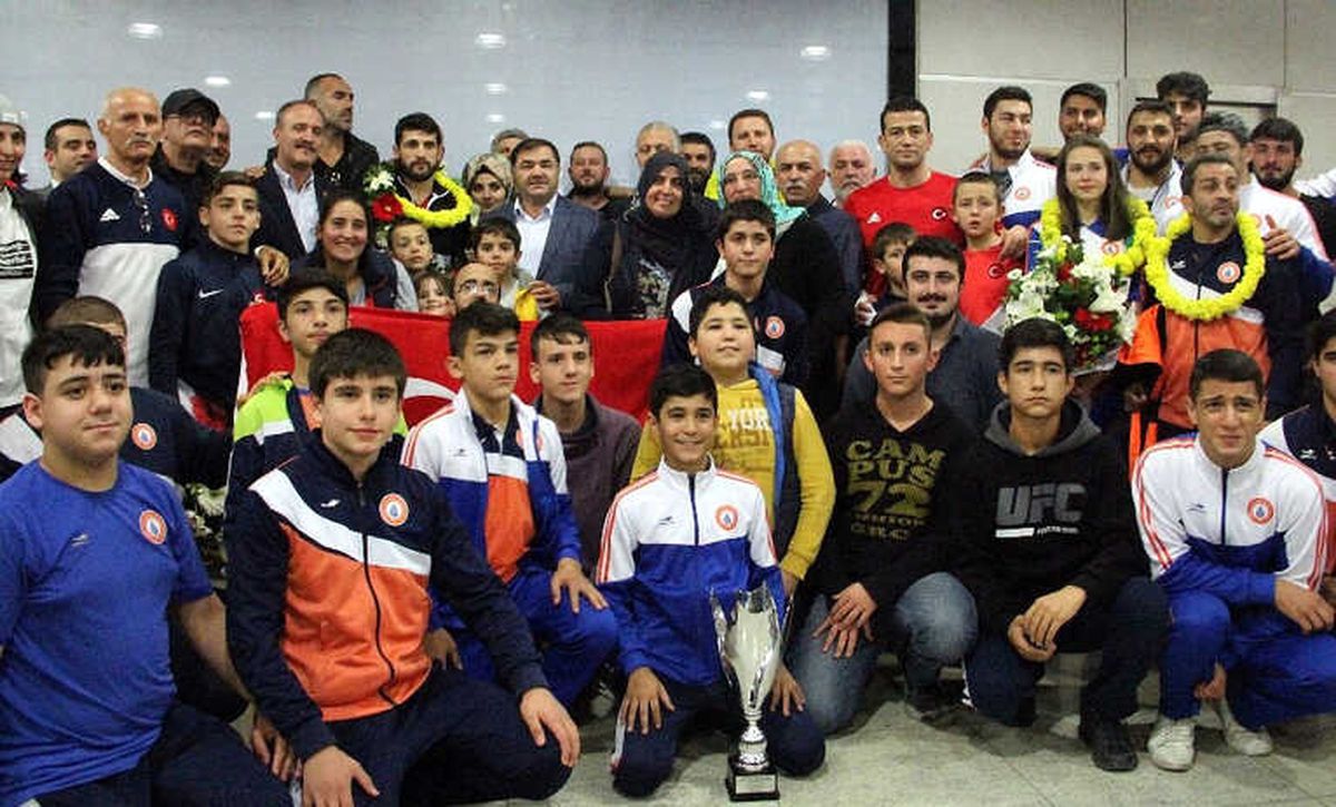 Güreş Milli Takımı İstanbul\'a Geldi