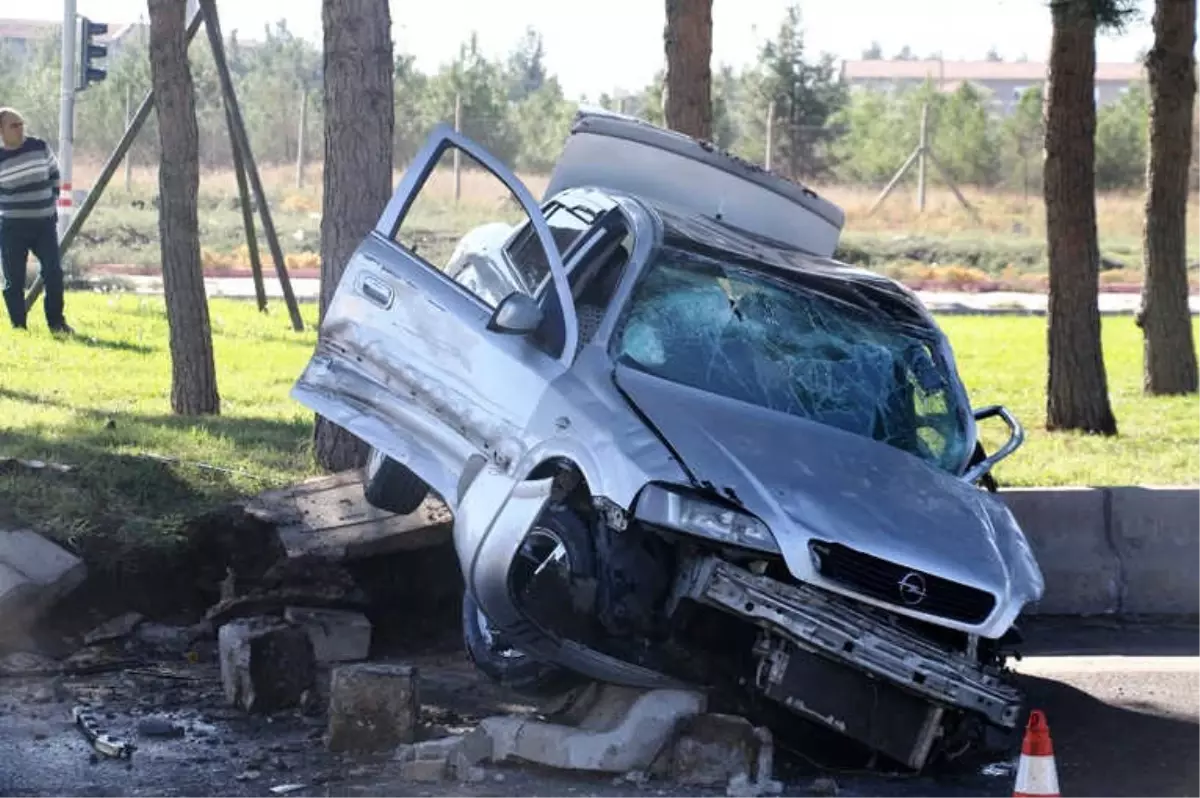 Hurdaya Dönen Araçtan Sağ Kurtuldular