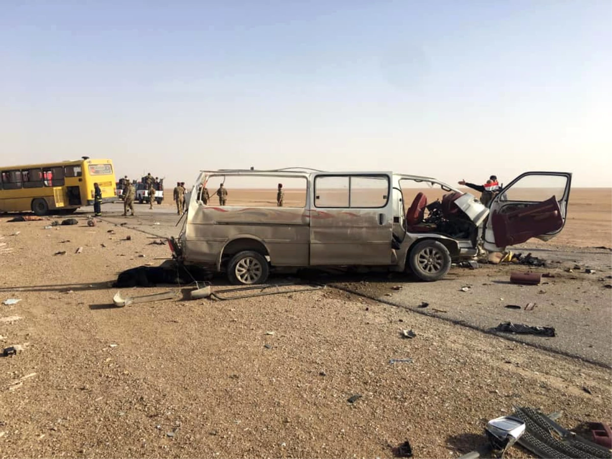 Irak\'ta Turist Otobüsü Kaza Yaptı: 10 Ölü