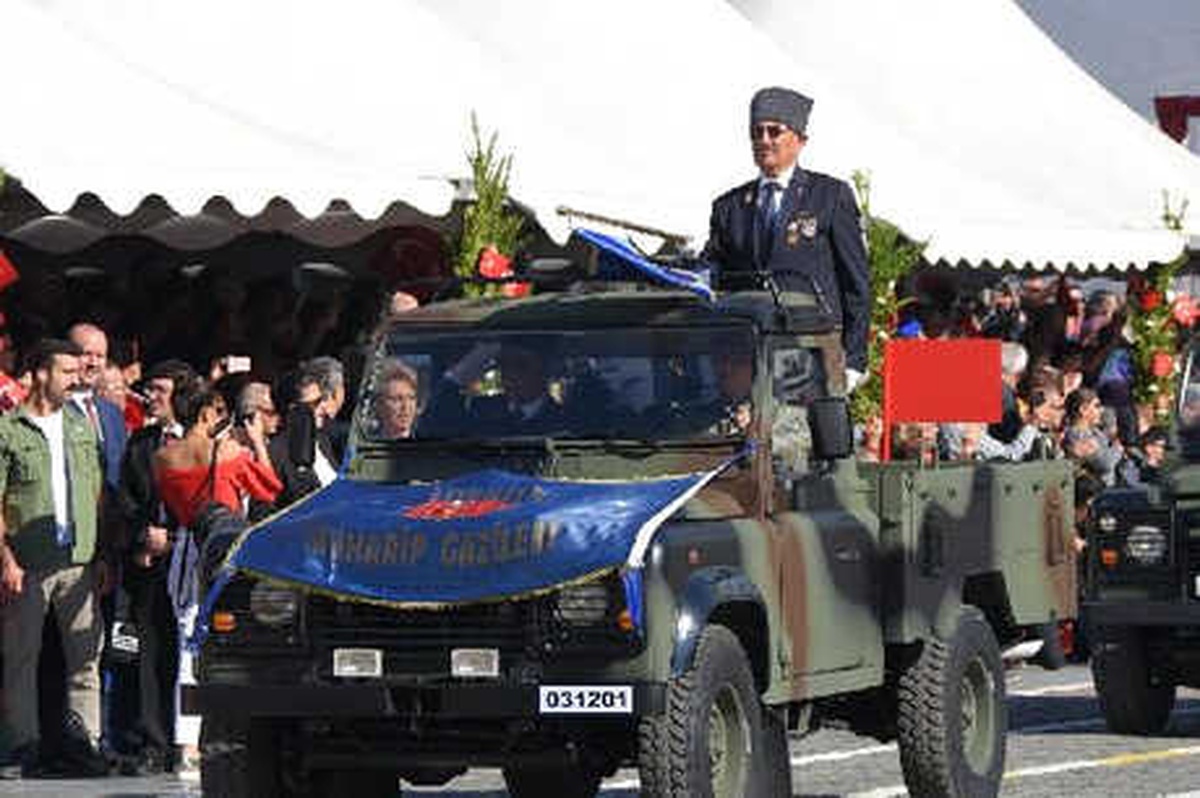 İzmir\'de 29 Ekim Cumhuriyet Bayramı Coşkuyla Kutlandı