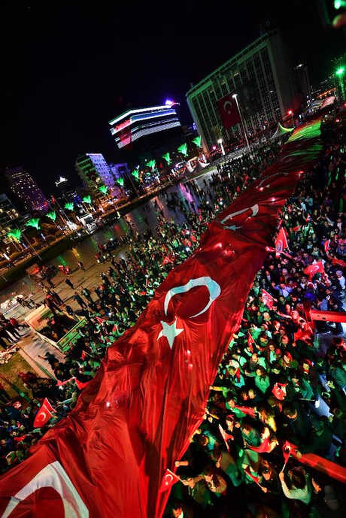 İzmir\'de 29 Ekim Cumhuriyet Bayramı Coşkuyla Kutlandı (3)