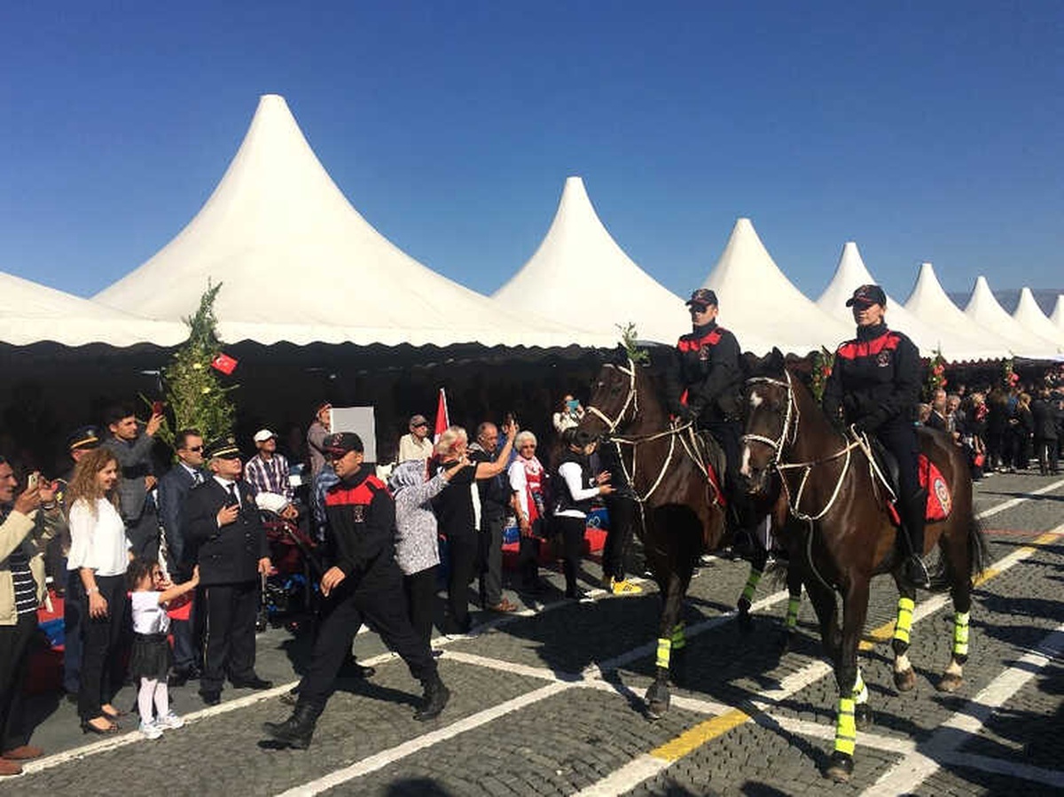İzmir\'de Cumhuriyet Bayramı Coşkusu