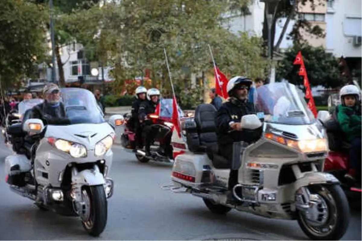 Kadıköy\'de Vosvos ve Motosikletli Bayram Konvoyu