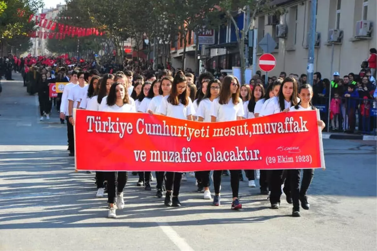 Manisa\'da Cumhuriyet Bayramı Coşkusu