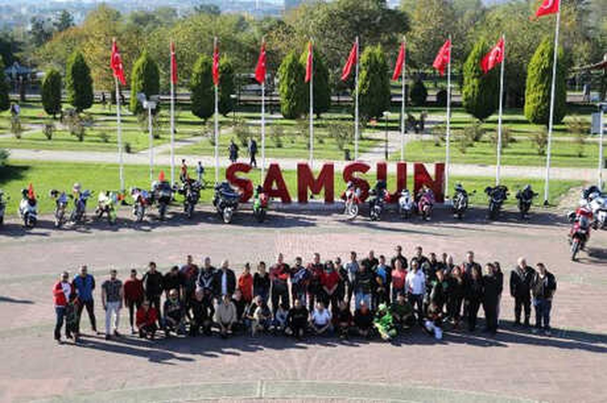 Motosiklet Tutkunlarından Cumhuriyet Korteji