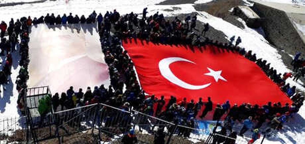 Palandöken\'in Zirvesine \'Cumhuriyet Tırmanışı\'