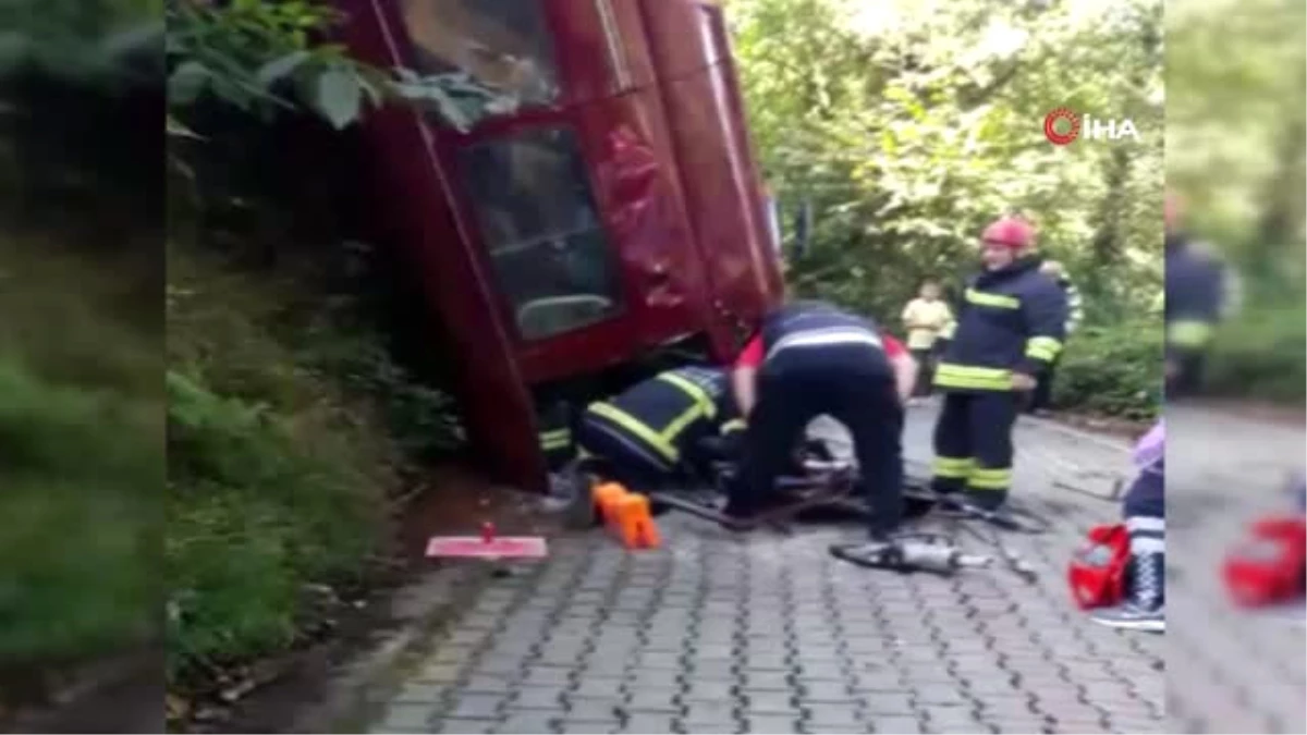 Rize\'de Minibüs Takla Attı: 2 Yaralı