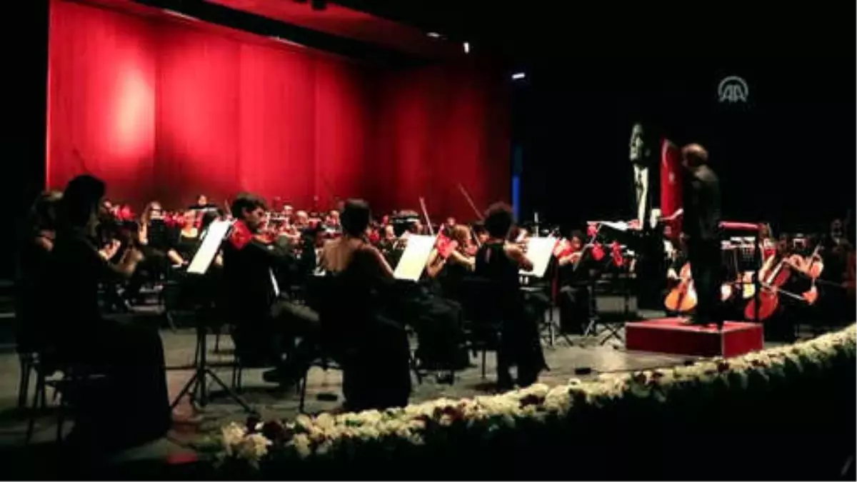 Samdob Cumhuriyet\'in 95. Yılına Özel Konser Verdi