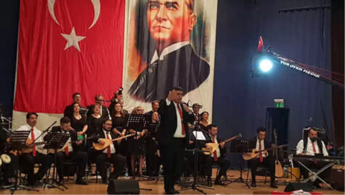 Saygı Duruşu, İstiklal Marşı ve Andımız... Nürnberg\'de Cumhuriyet\'e Çifte Kutlama