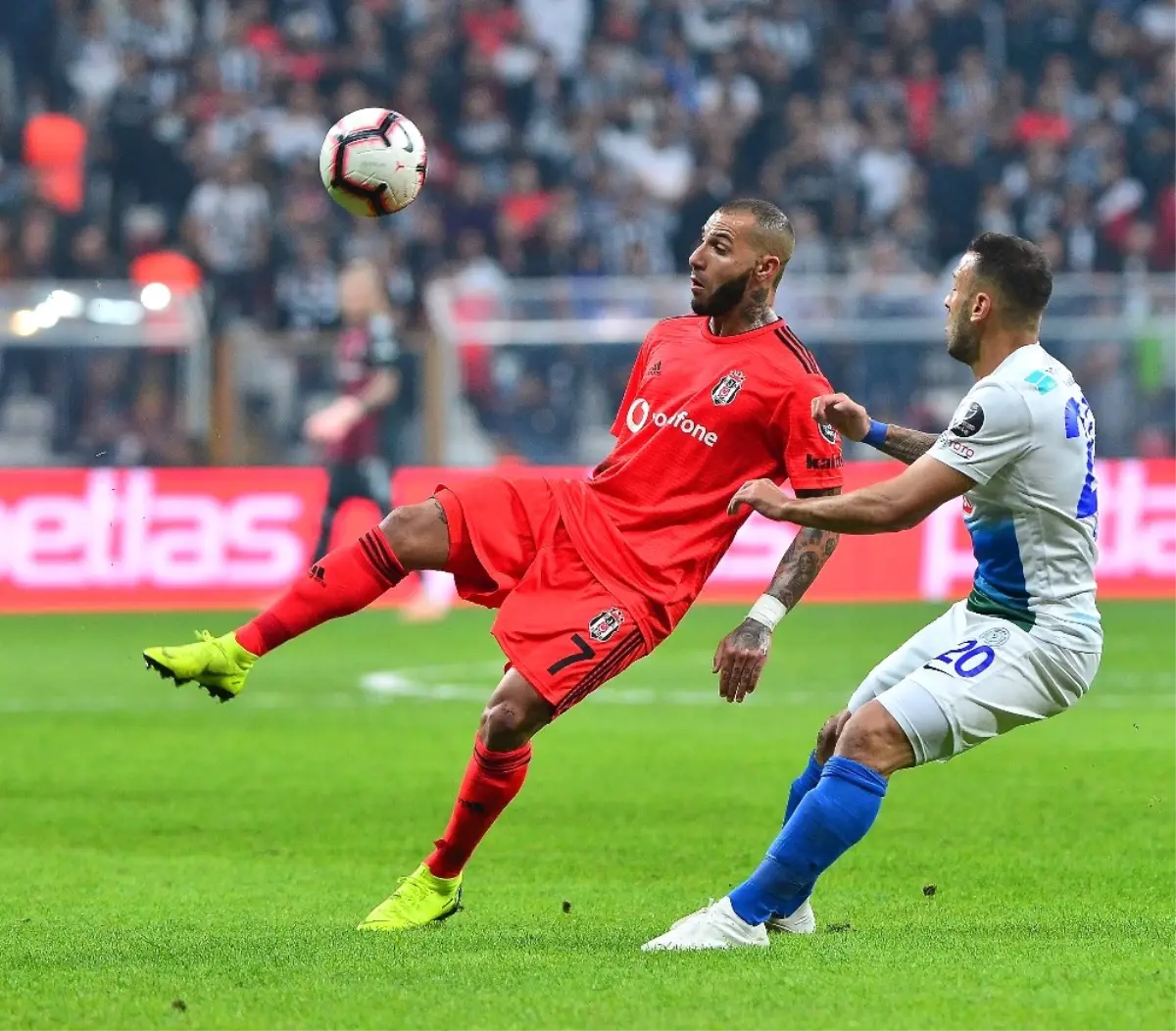 Spor Toto Süper Lig: Beşiktaş: 2 - Çaykur Rizespor: 0 (İlk Yarı)