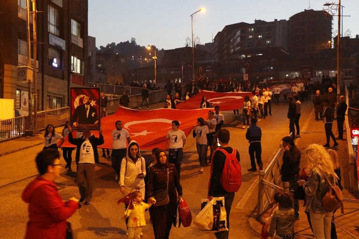 Zonguldak\'ta Fener Alayı Yürüyüşü Düzenlendi