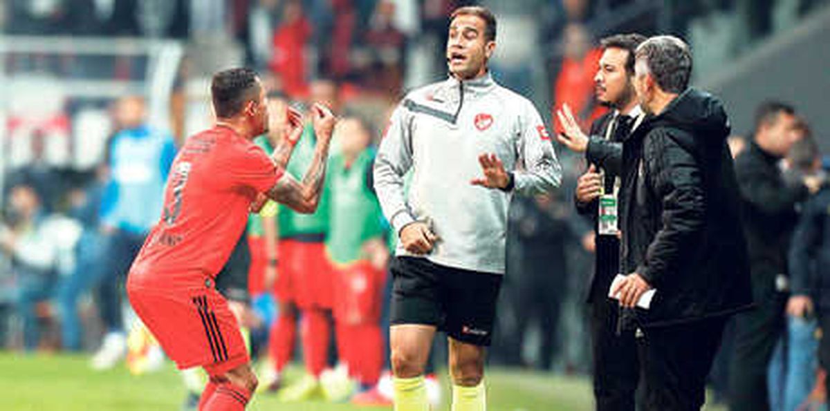 Adriano Çıldırdı!
