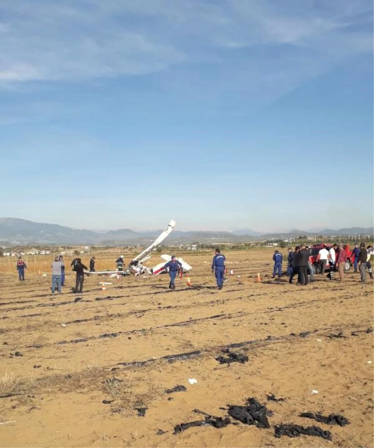 Antalya\'da Eğitim Uçağı Düştü: 2 Ölü (3) - Yeniden