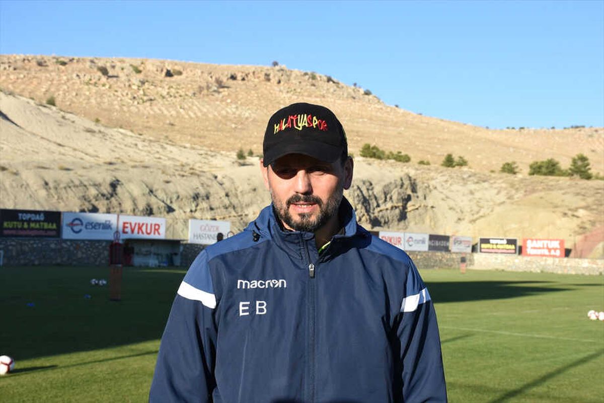 Ayaklarımızın Yere Basması Lazım"