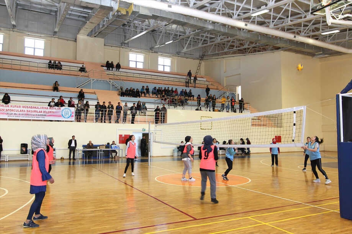 Beü\'de "Rektörlük Kız Öğrenci Spor Turnuvası" Başladı
