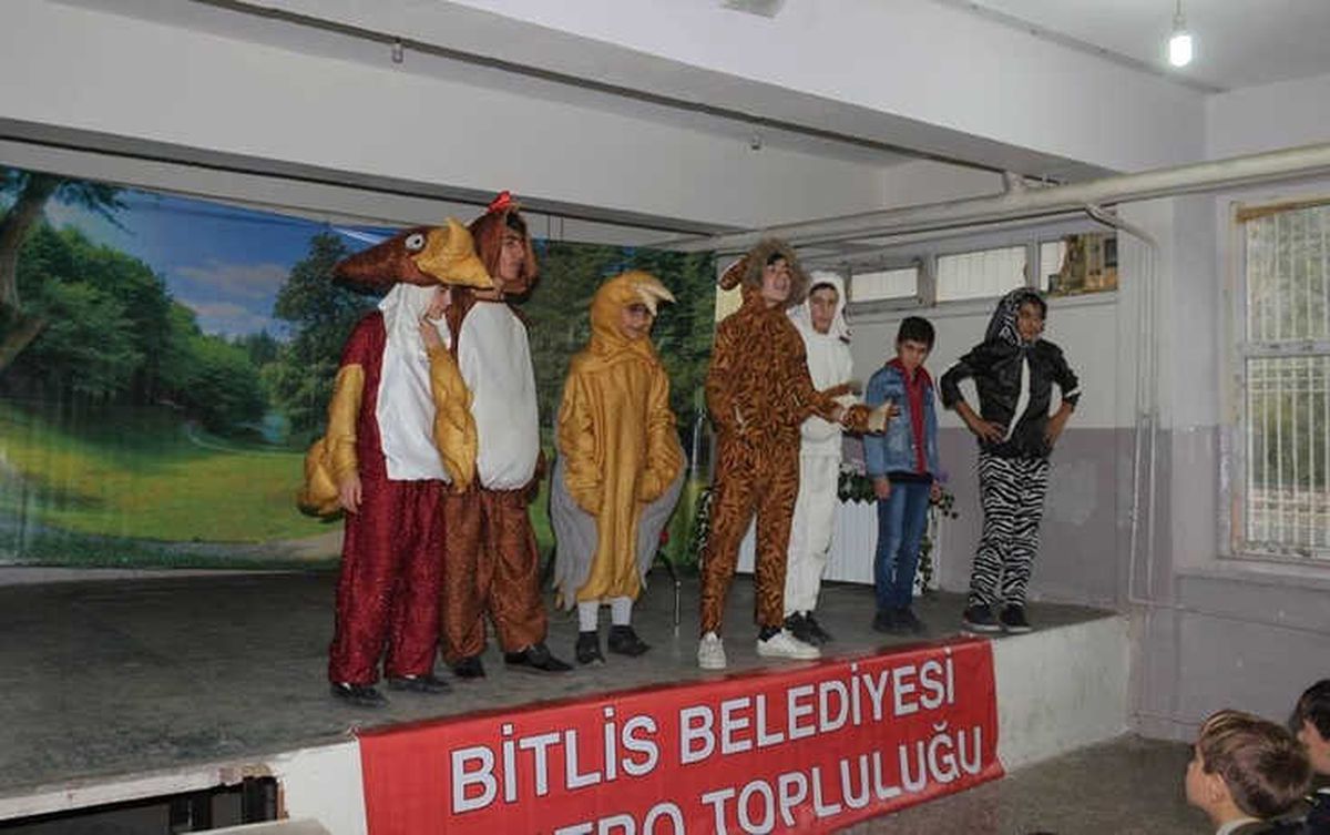 Bitlis\'te \'Ormandaki Dostluk\' Oyunu Sahnelendi