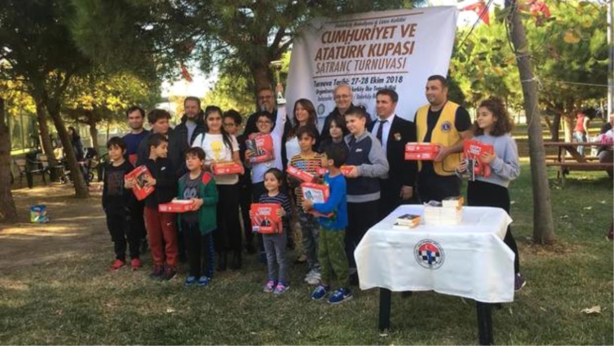 Cumhuriyet ve Atatürk Kupası Satranç Turnuvası\'nı Adar Tarhan Kazandı