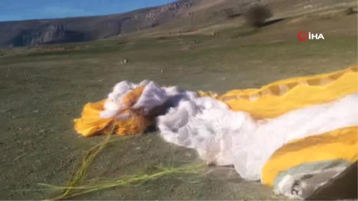 Erzincan Valisi Paraşütle Tandem Uçuşu Yaptı