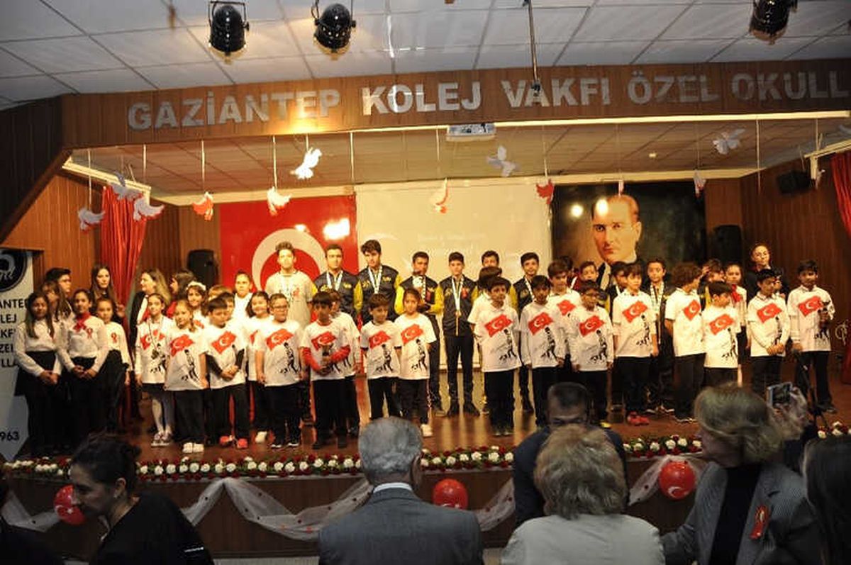 Gkv\'li Şampiyonlar Ödüllendirildi