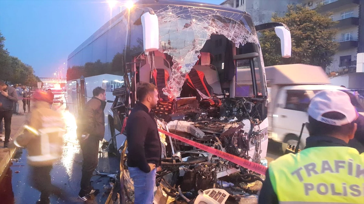 Güncelleme - Zonguldak\'ta Otobüsle Tır Çarpıştı