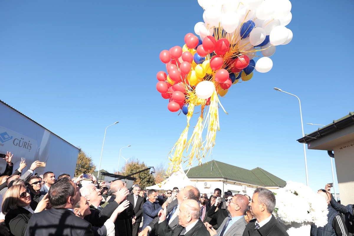 Kosova\'nın İlk Rüzgar Enerji Santrali \'KİTKA\' Görkemli Bir Törenle Açıldı