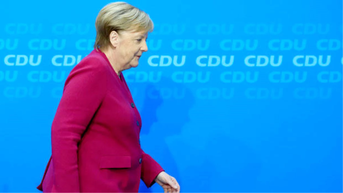 Merkel\'in Koltuğu İçin Üç Kişi Adaylağını Açıkladı
