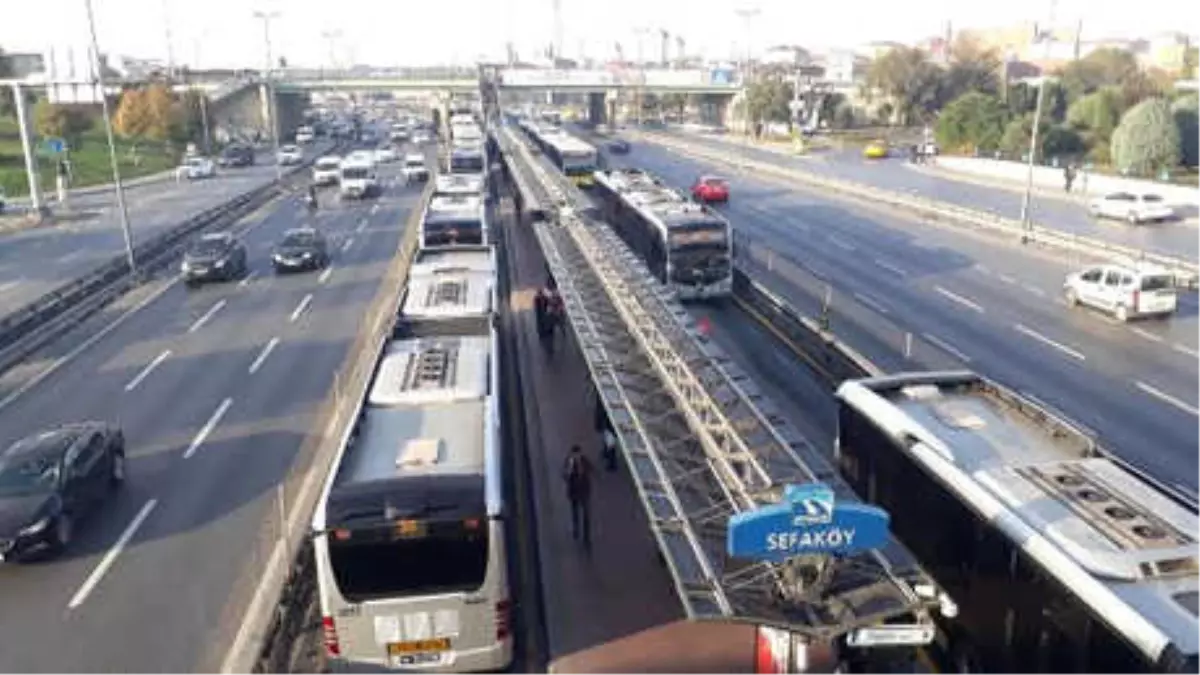 Metrobüs Arızası Yoğunluğa Neden Oldu