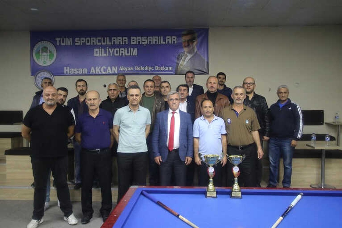 Akyazı\'da Düzenlenen 29 Ekim Bilardo Turnuvasında Final