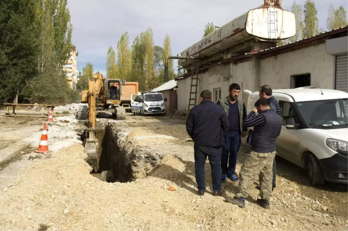 Ankara\'da Yaşanan Göçükte 1 İşçi Toprak Altında Kaldı