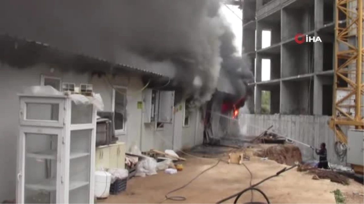 Çanakkale\'de Şantiyede Korkutan Yangın