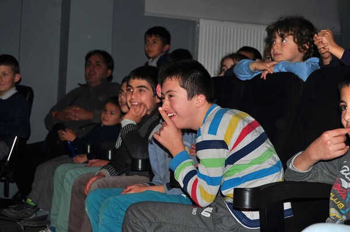 Dağ İlçelerinde Tiyatro Sevinci