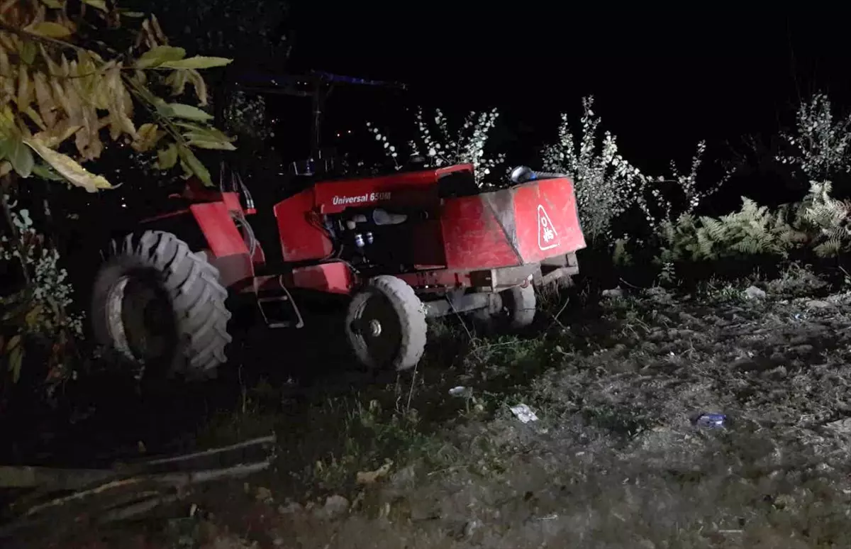 Devrilen Traktörün Altında Kalan Çift Hayatını Kaybetti