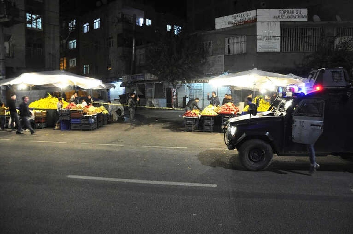 Diyarbakır\'da Esnaflar Çatıştı: 4 Yaralı