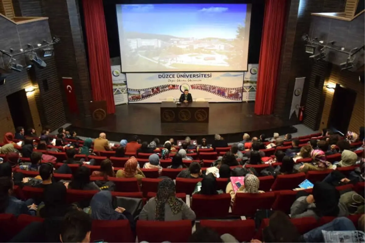 Düzce Üniversitesi\'nde Cumhuriyet ve Demokrasi Anlatıldı