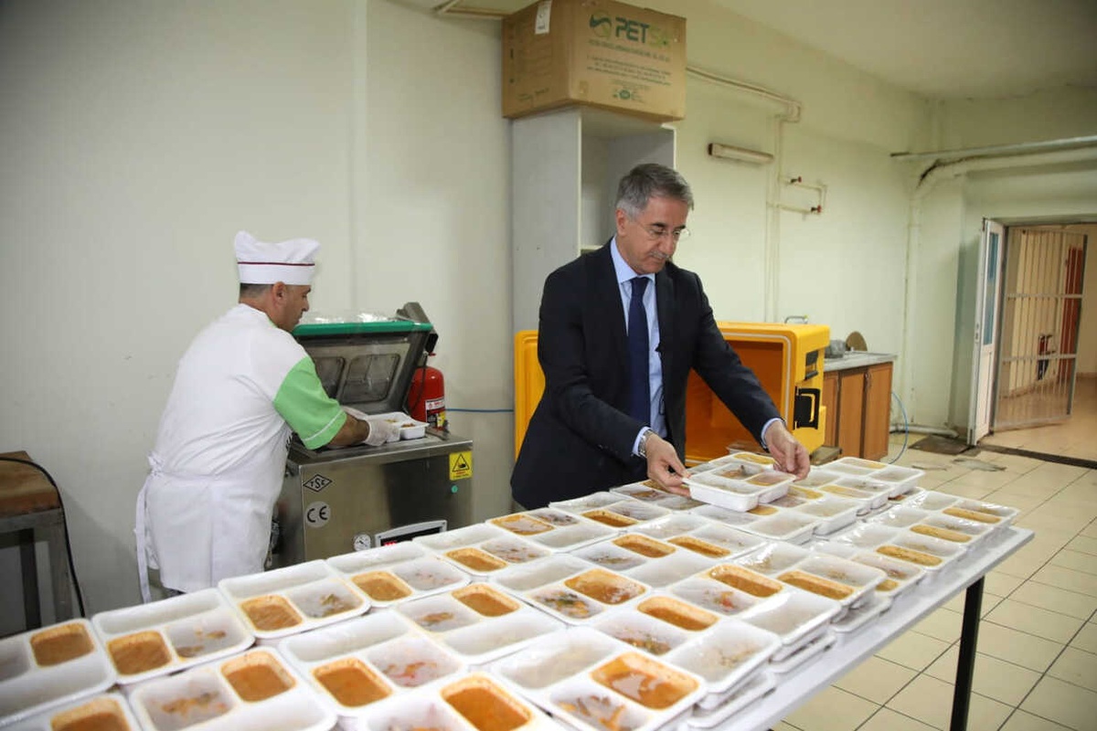 Elazığ Belediyesi\'nden Bir İlk Daha "Bereket Sofrası"