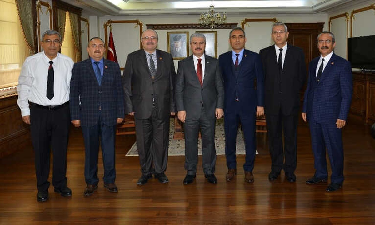 Emekli Astsubaylar, Vali Akın\'ı Ziyaret Etti