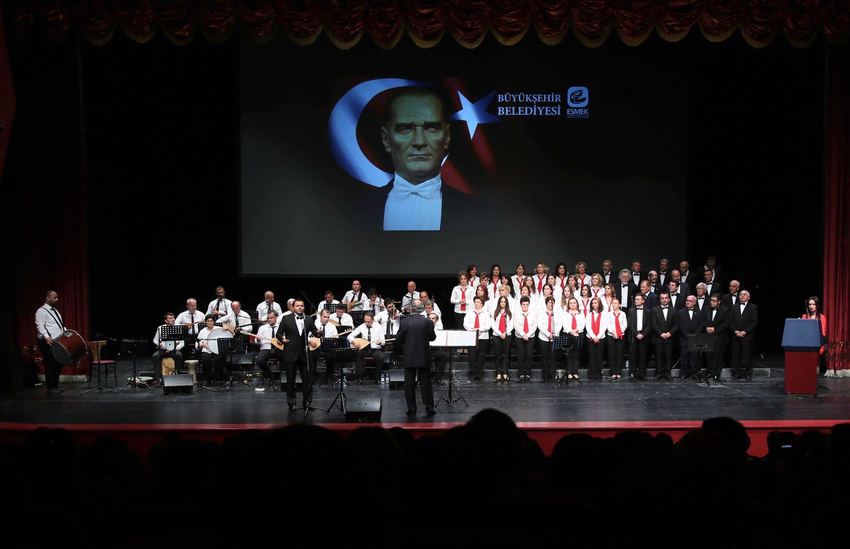 Esmek\'ten Cumhuriyet İçin Muhteşem Konser