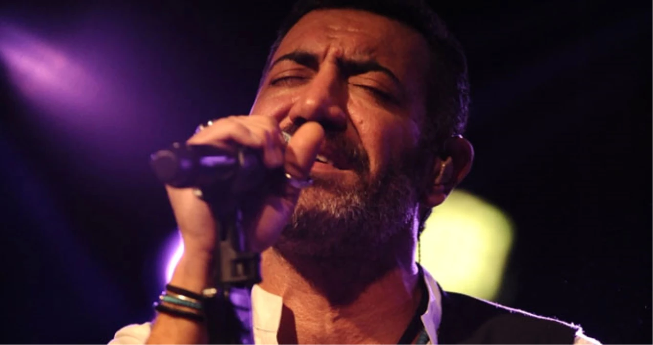 Hakan Altun, Konserinde Yeni Sürpriz: Aşk!