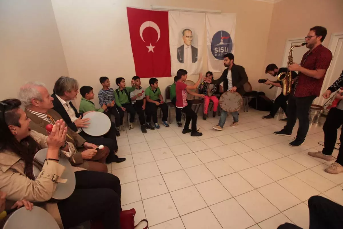 Hollandalı Grup Koffıe\'den Şişlili Roman Çocuklara Müzik Atölyesi