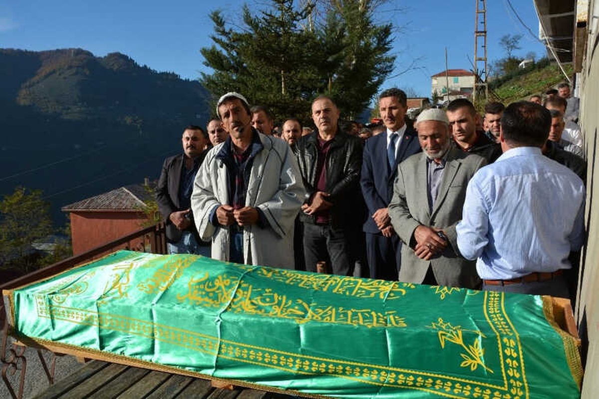 İki Kardeşin Bir Gün Arayla Vefat Etmesi Sevenlerini Yasa Boğdu