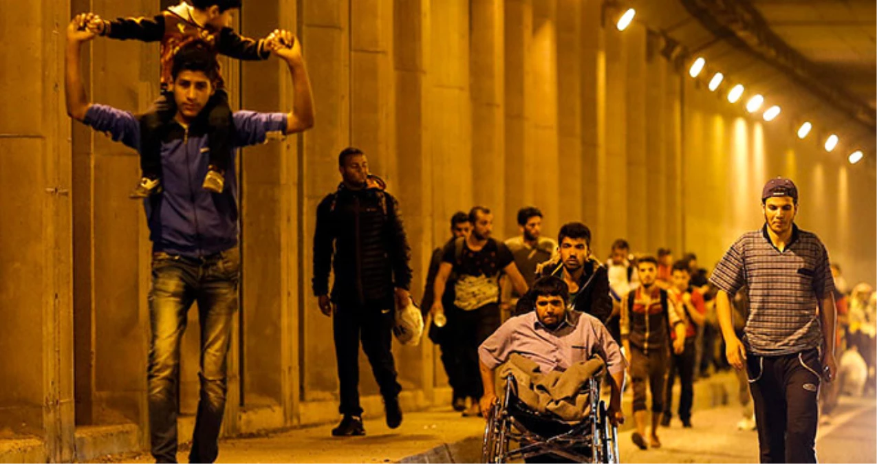 İstanbul\'da Yaşayan Suriyeliler Ülkelerine Dönüyor