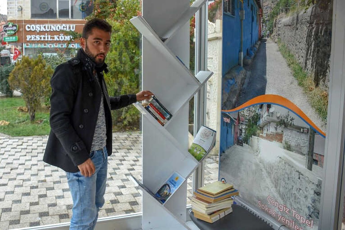 Klimalı Duraklara Kitap Bıraktılar