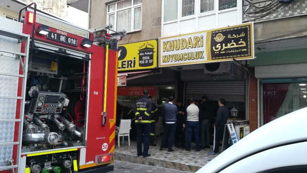 Kuyumcu Dükkanında Yangın Paniğe Neden Oldu