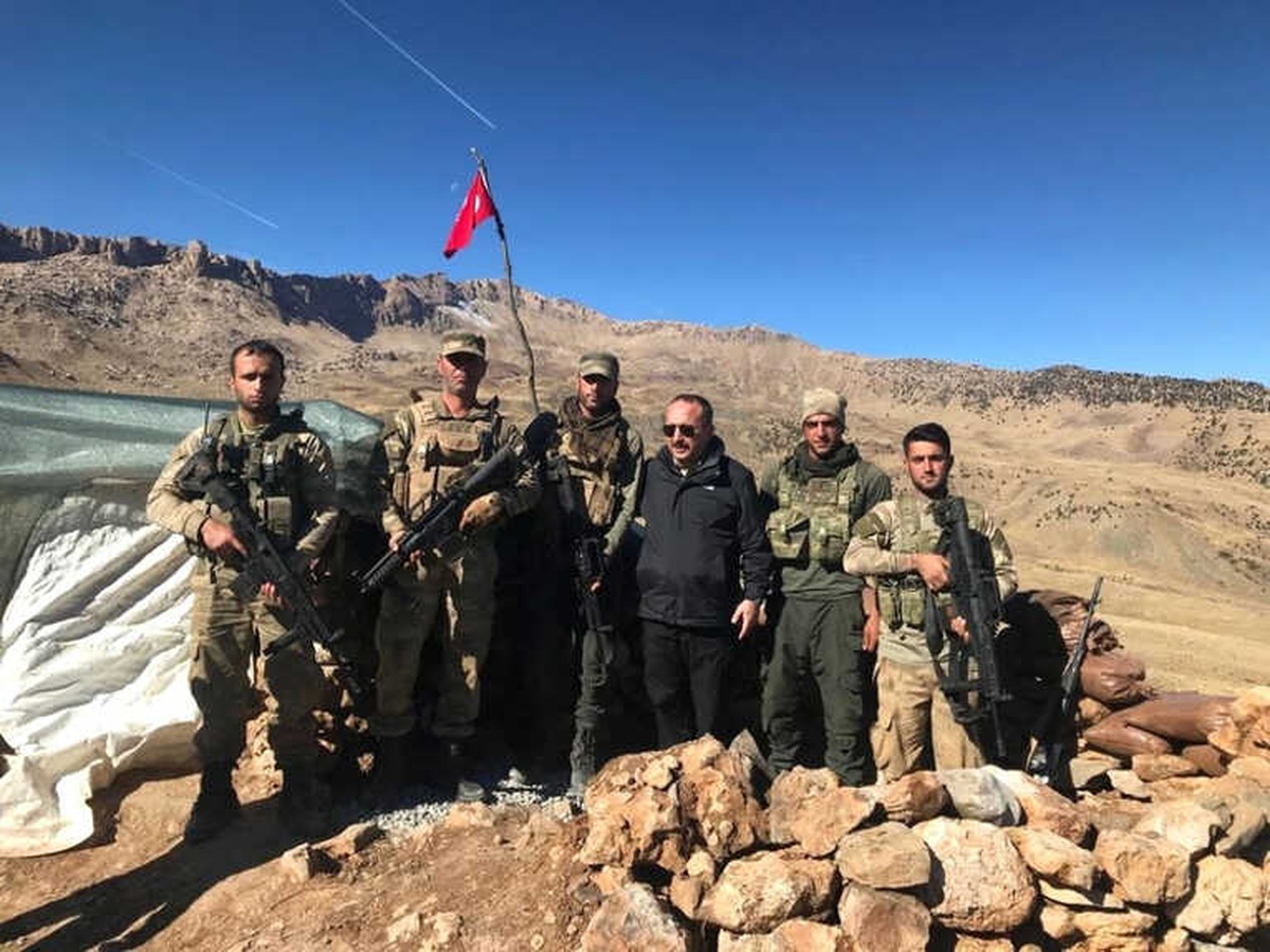 Mehmetçik 2700 Rakımlı Dağda Kuş Uçurtmuyor