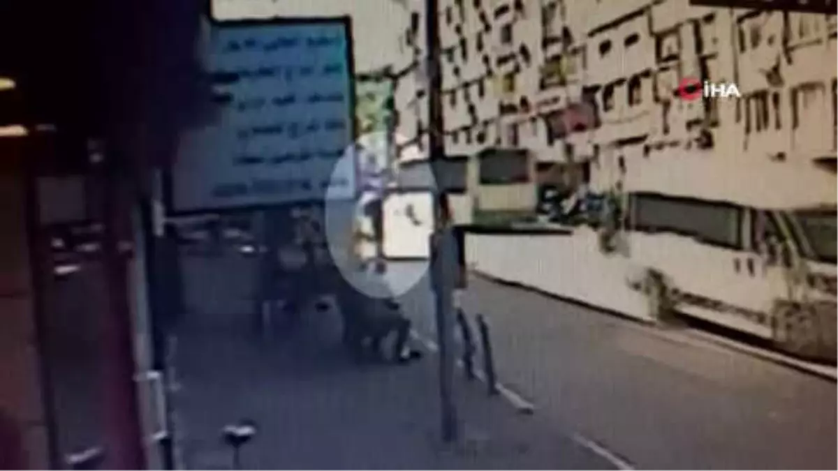 Öldürülen Gencin Ailesi Katil Zanlısı Travestinin Avukatına Tepki Gösterdi