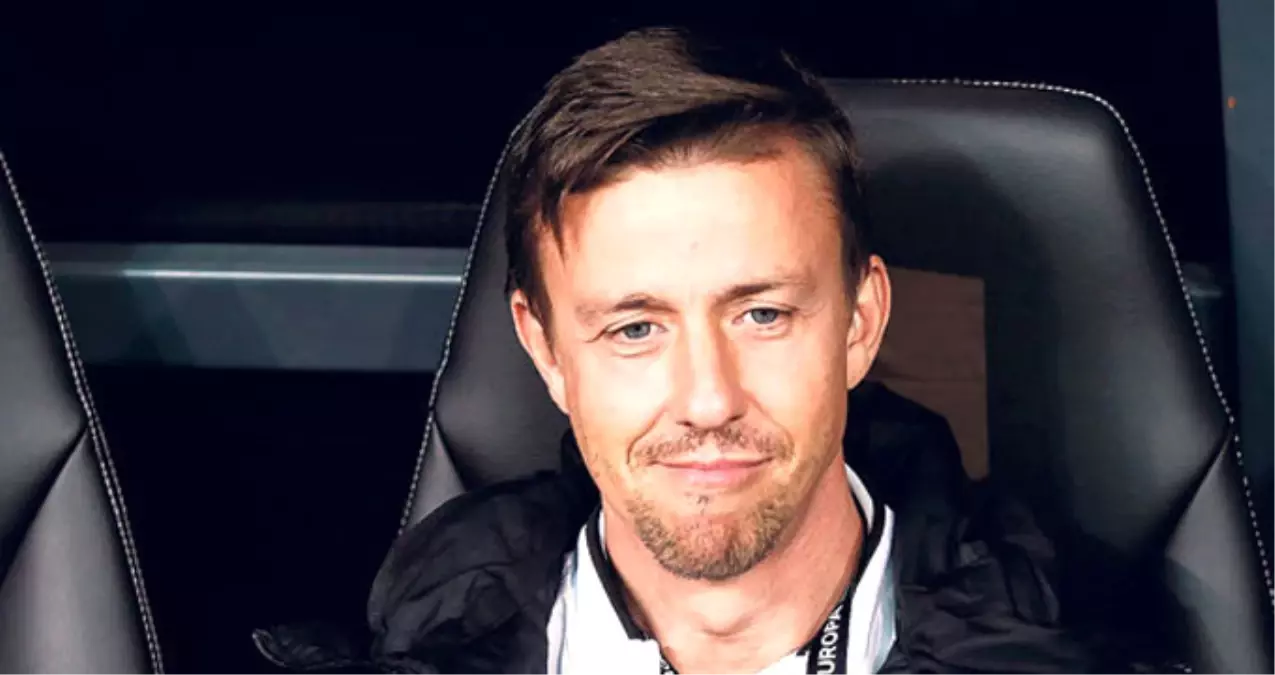 Real Madrid, Guti\'yi Teknik Direktörlüğe Getirmeyi Düşünüyor