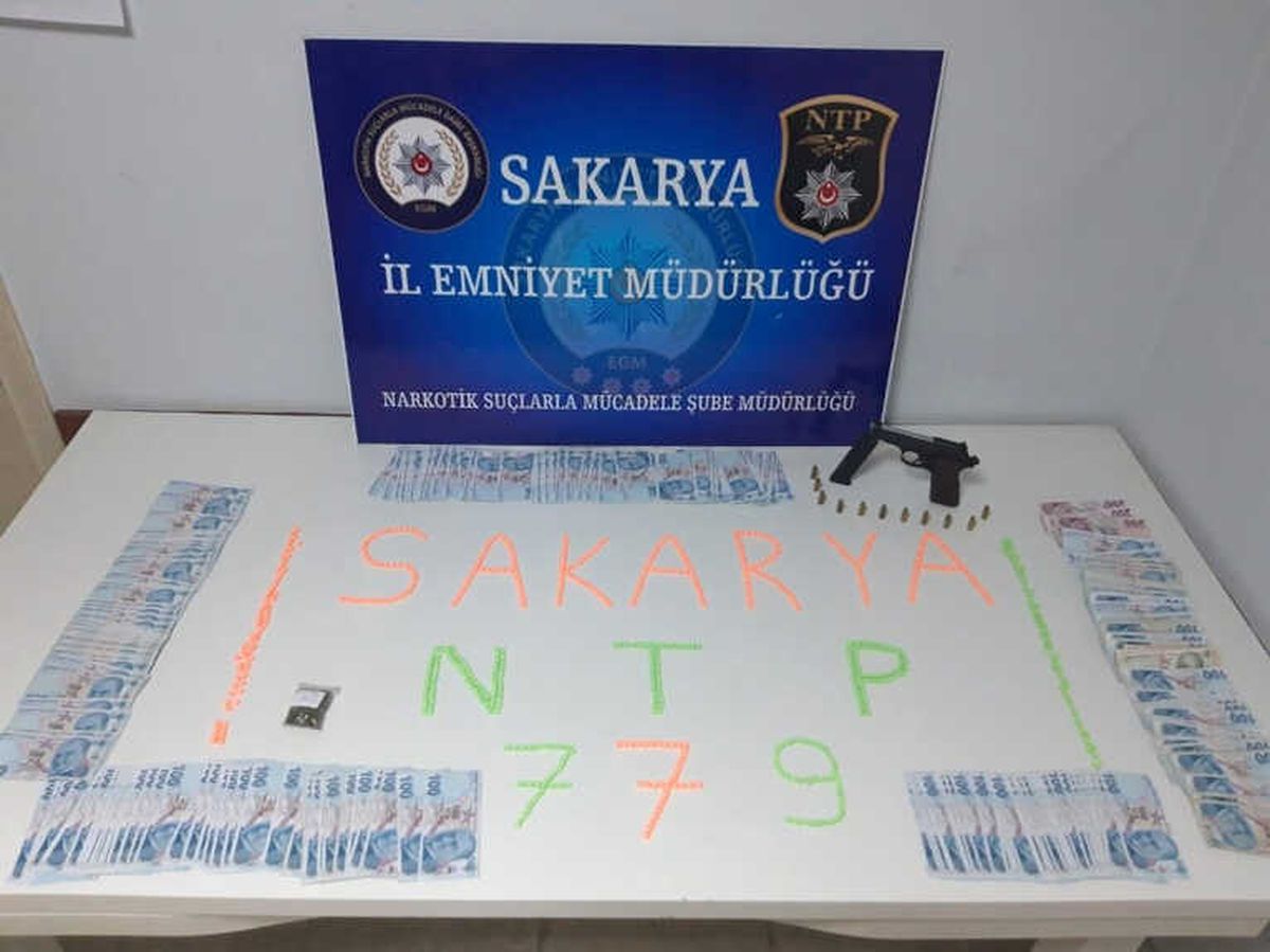 Sakarya\'da 779 Adet Extacy Ele Geçirildi